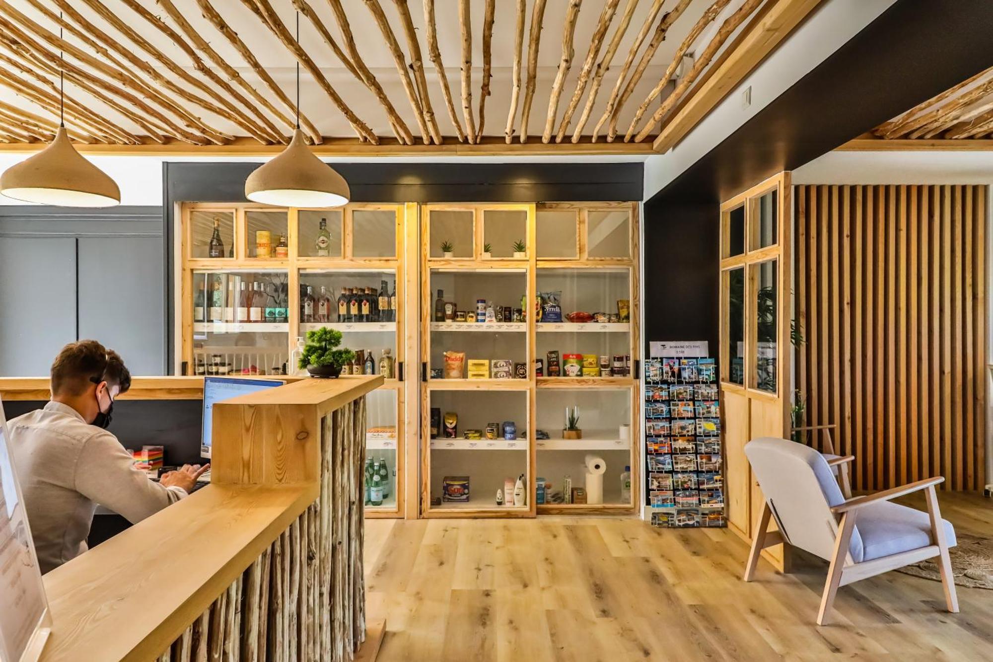 Le Domaine Des Pins Hotel Saint-Hilaire-de-Riez ภายนอก รูปภาพ